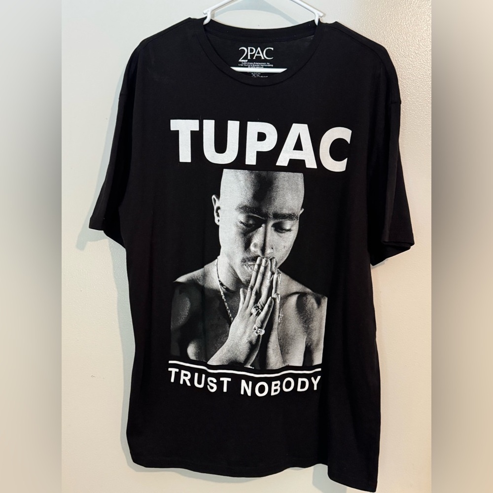 NWOT 2PAC Men’s Black Graphic T-Shirt